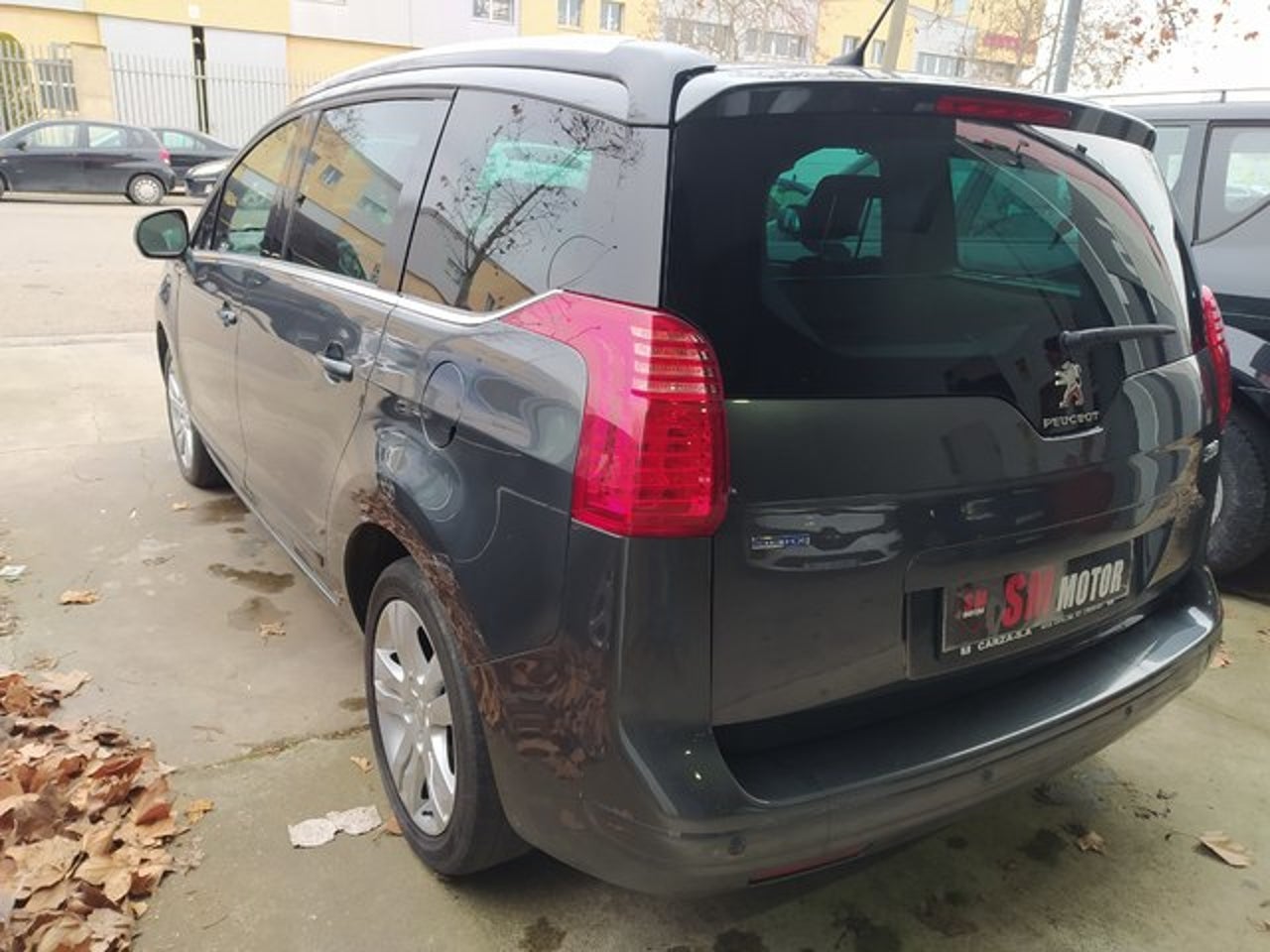 PEUGEOT 5008
