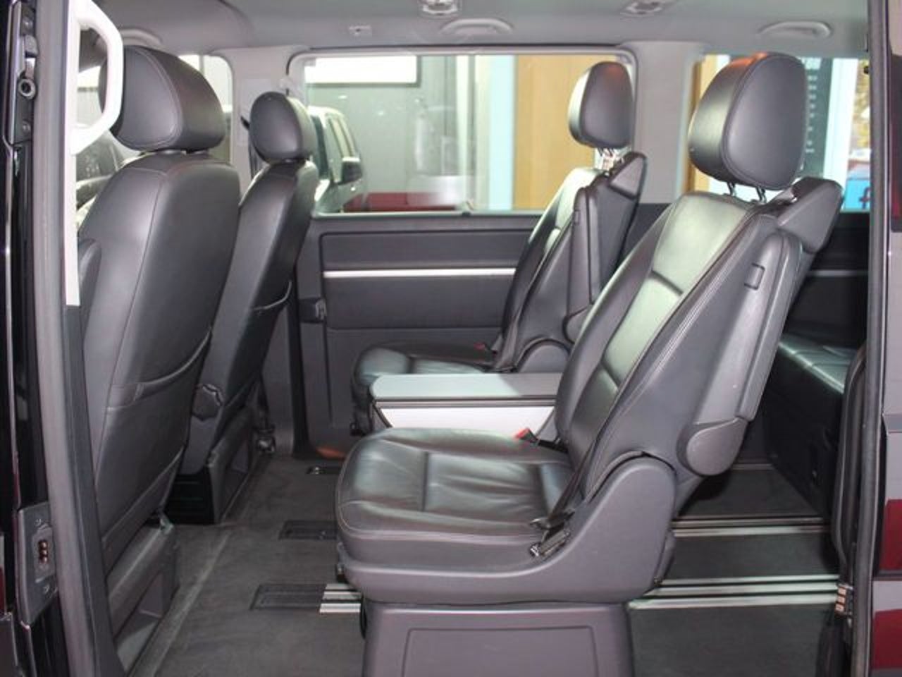 VOLKSWAGEN Multivan