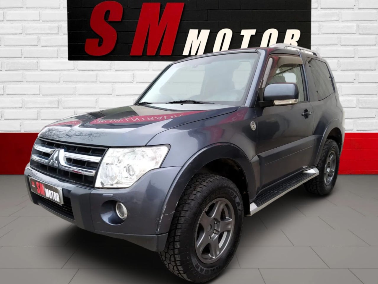 MITSUBISHI Montero