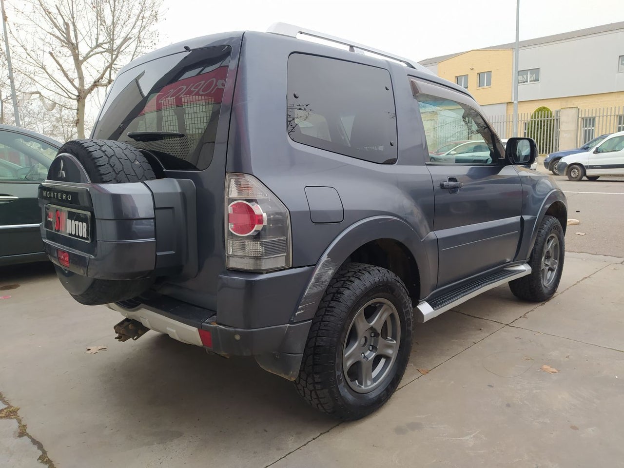 MITSUBISHI Montero