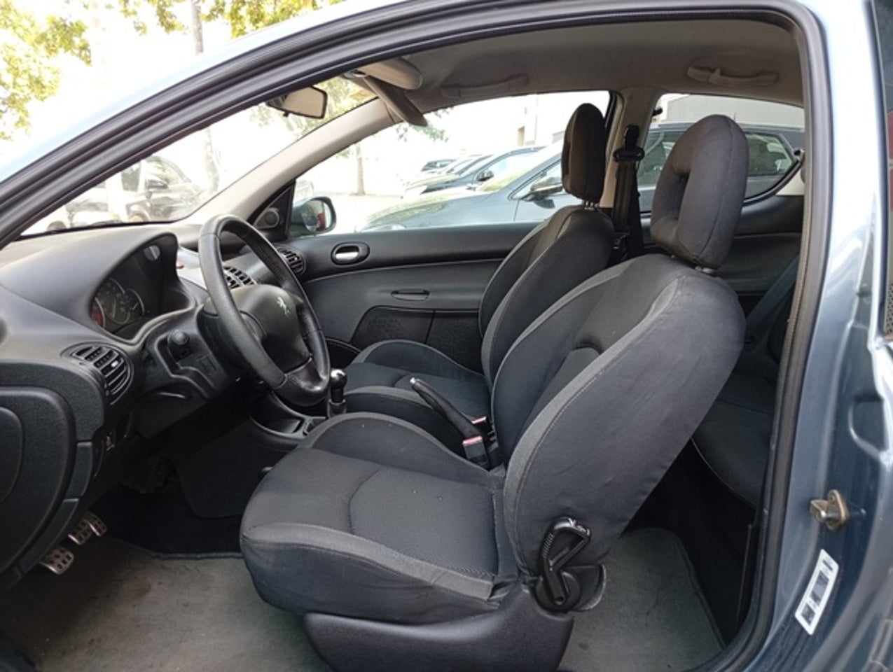 PEUGEOT 206