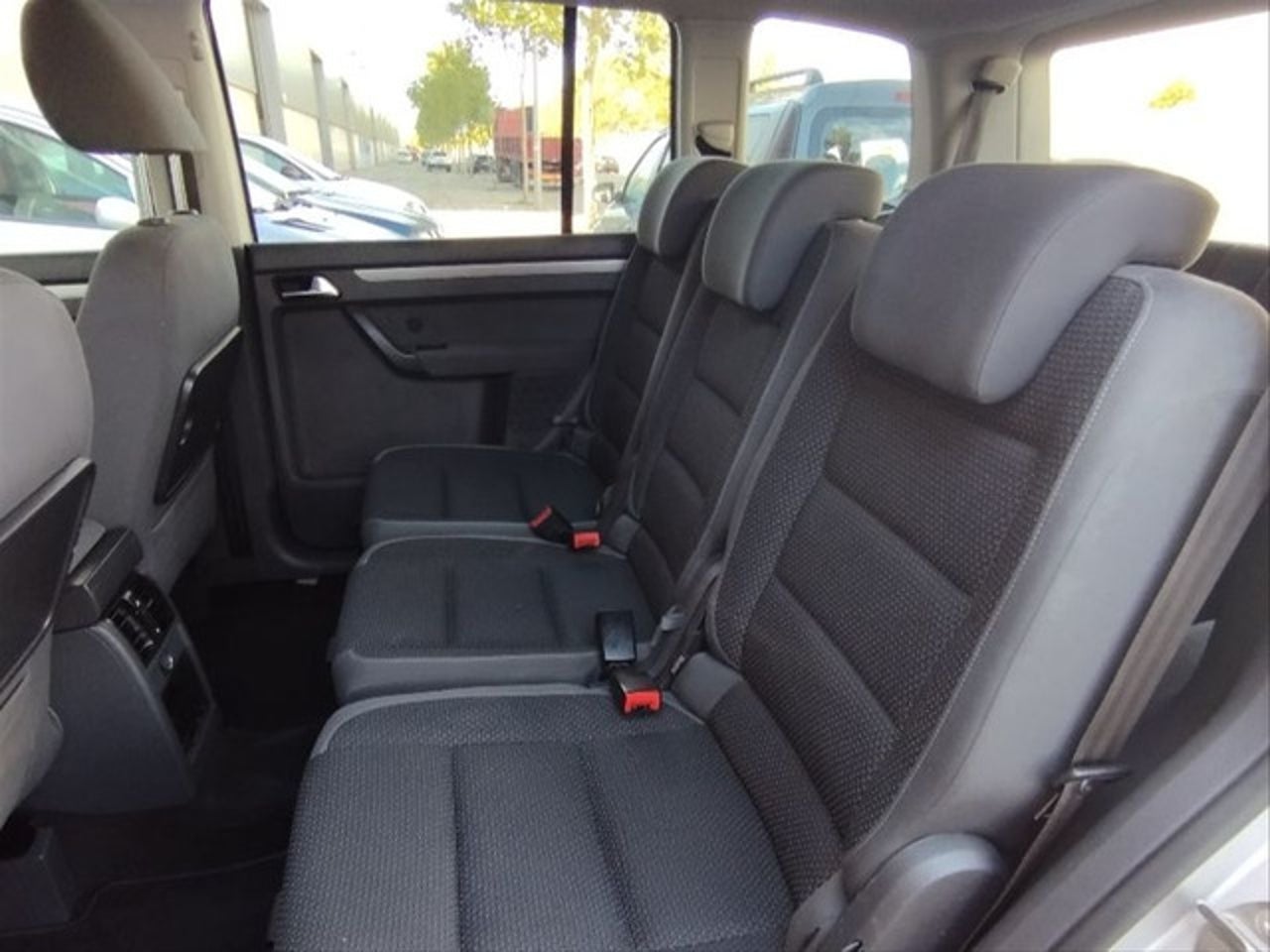 VOLKSWAGEN Touran