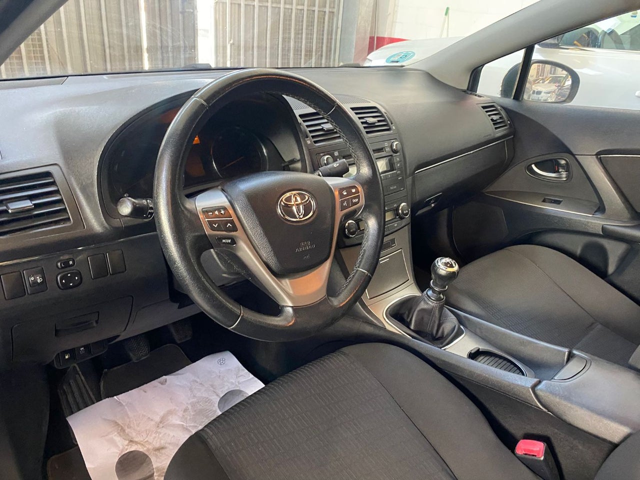 TOYOTA Avensis