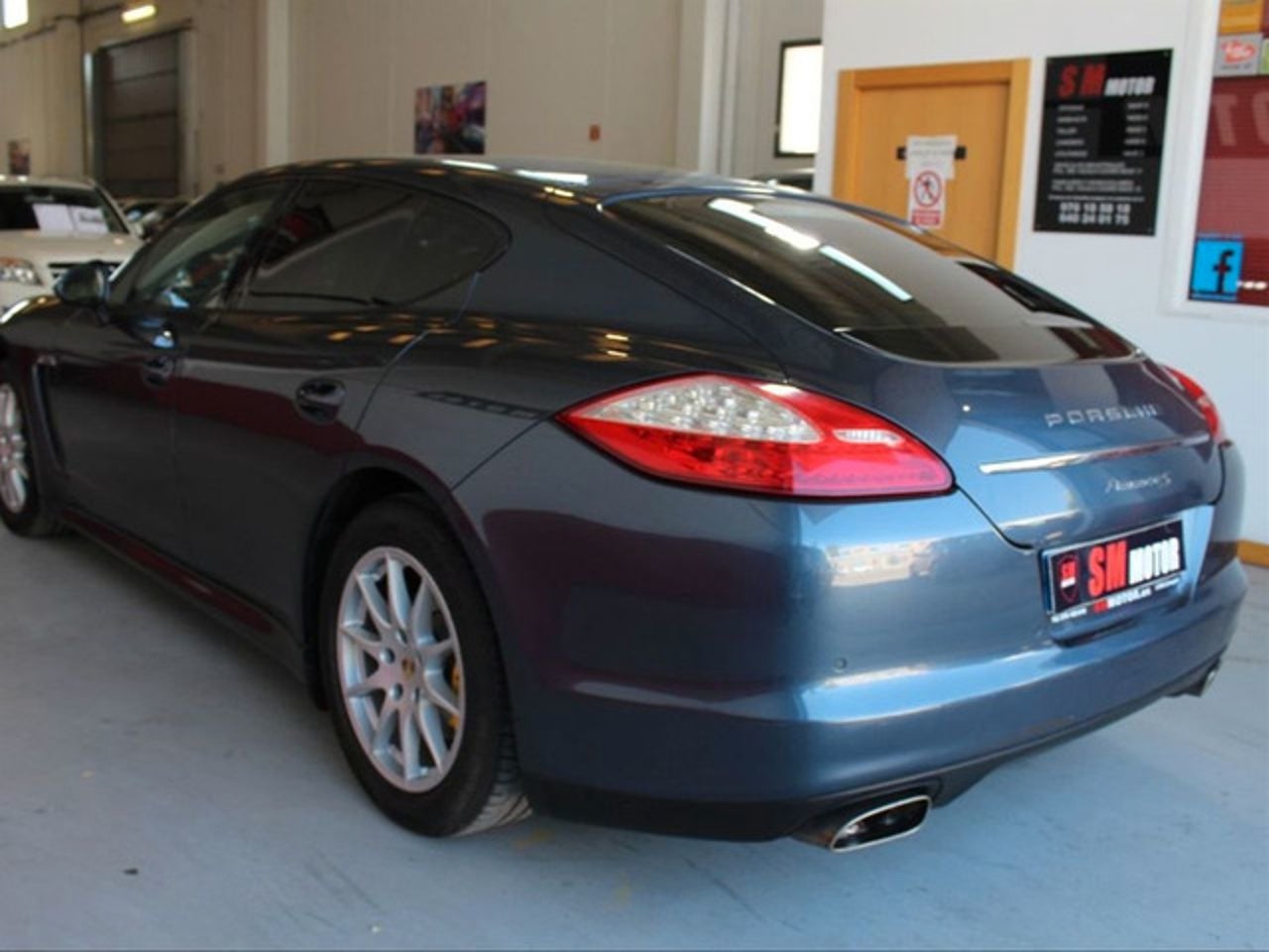 PORSCHE Panamera