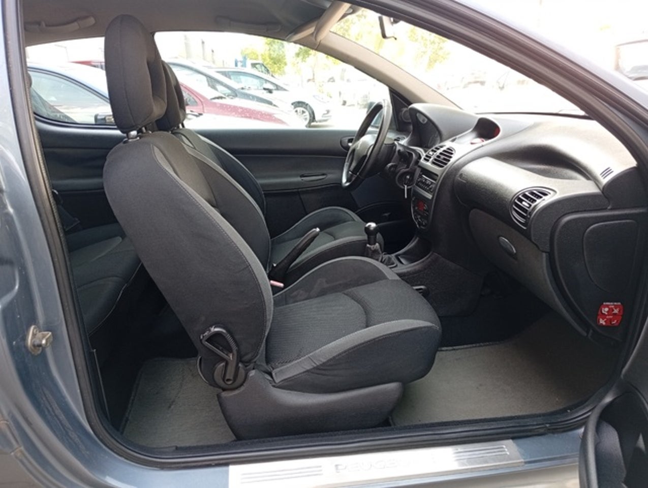 PEUGEOT 206