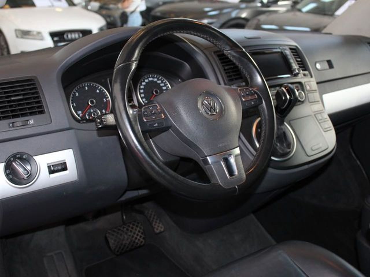 VOLKSWAGEN Multivan