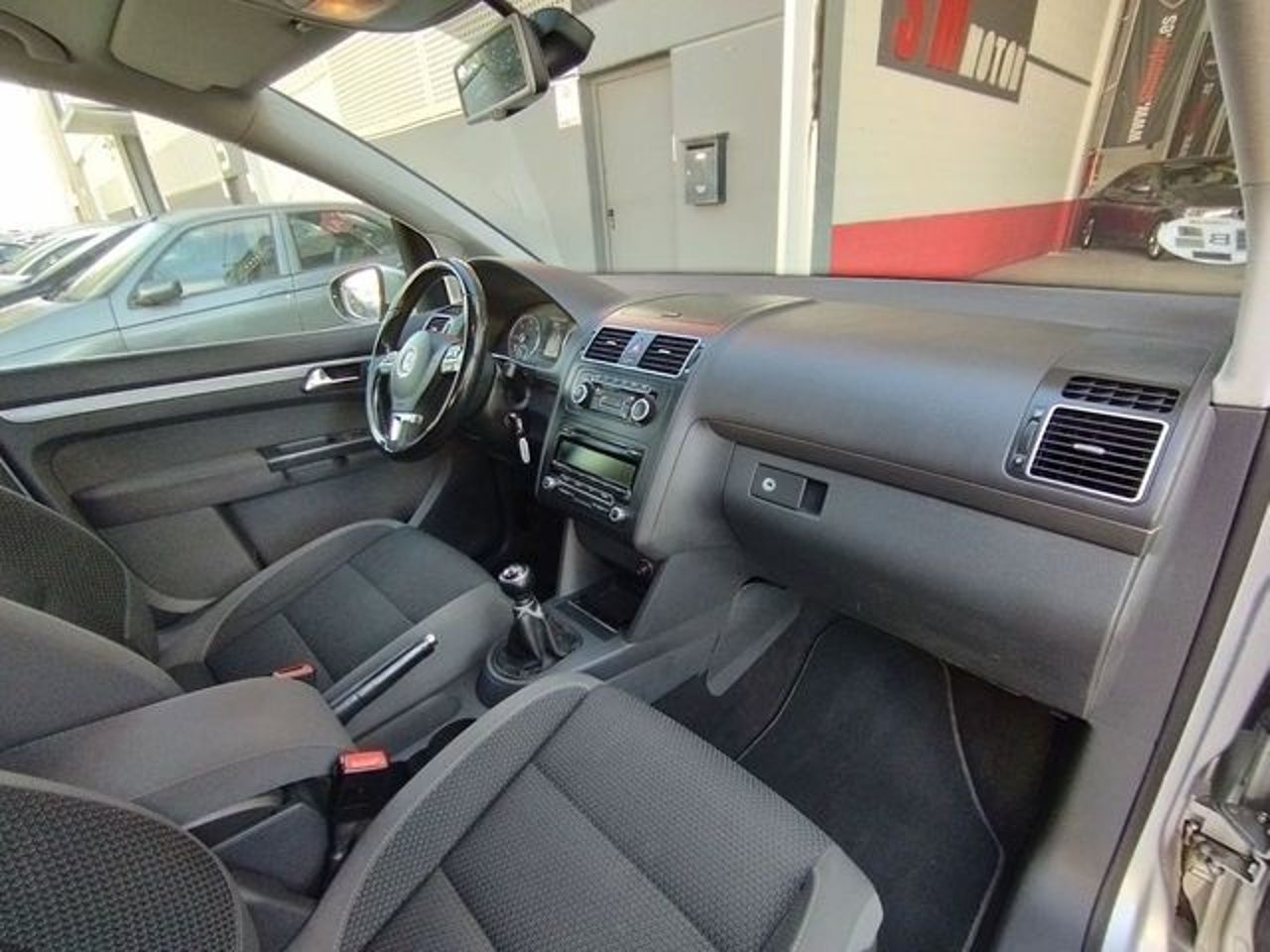 VOLKSWAGEN Touran