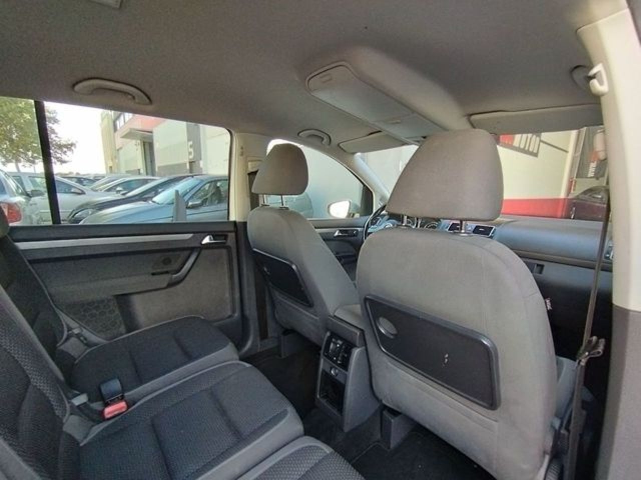 VOLKSWAGEN Touran