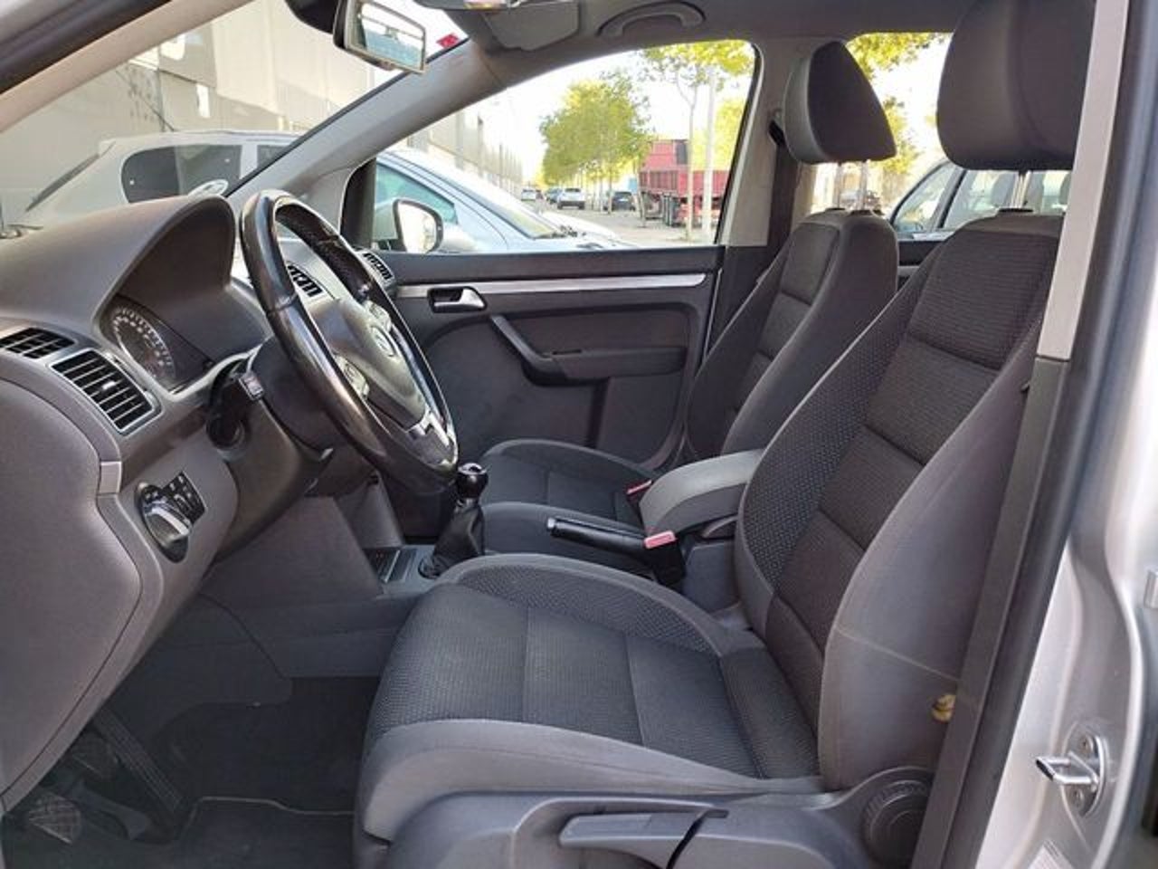 VOLKSWAGEN Touran