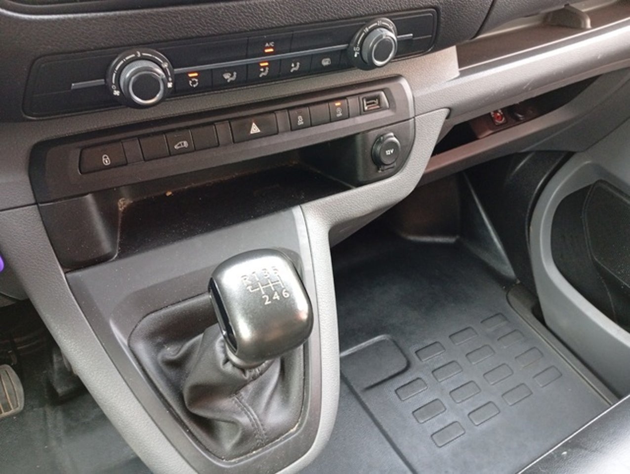 PEUGEOT Expert