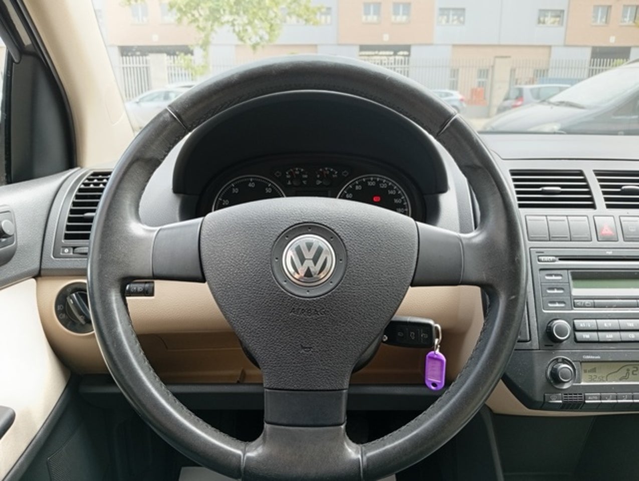 VOLKSWAGEN Polo
