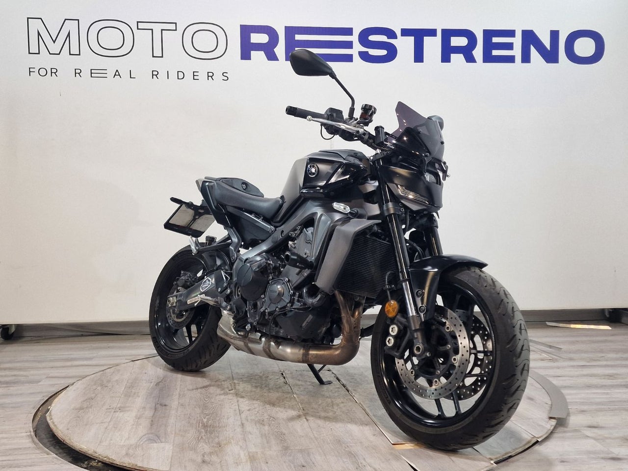 Ver moto YAMAHA MT 09Versión 2024