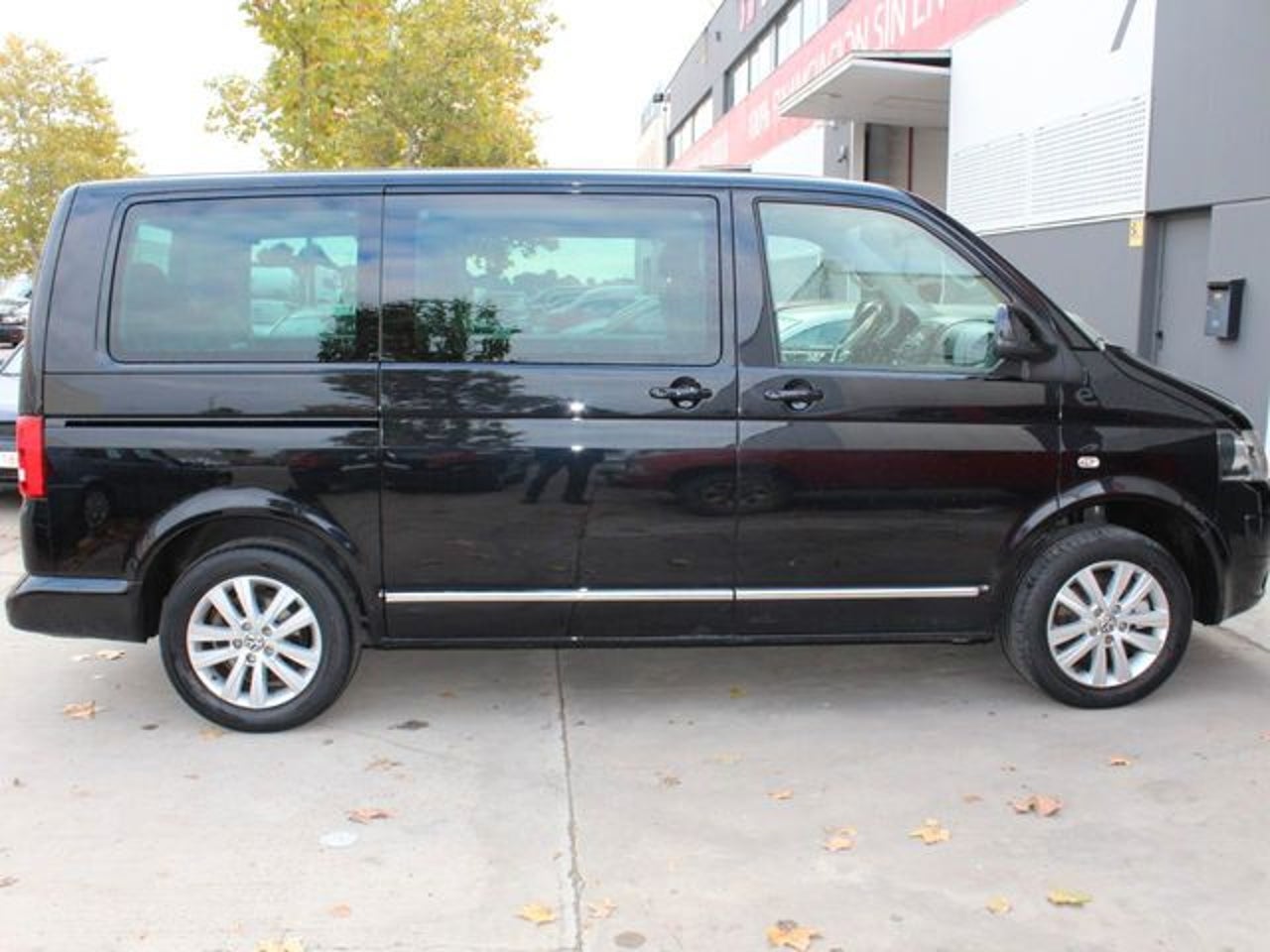 VOLKSWAGEN Multivan