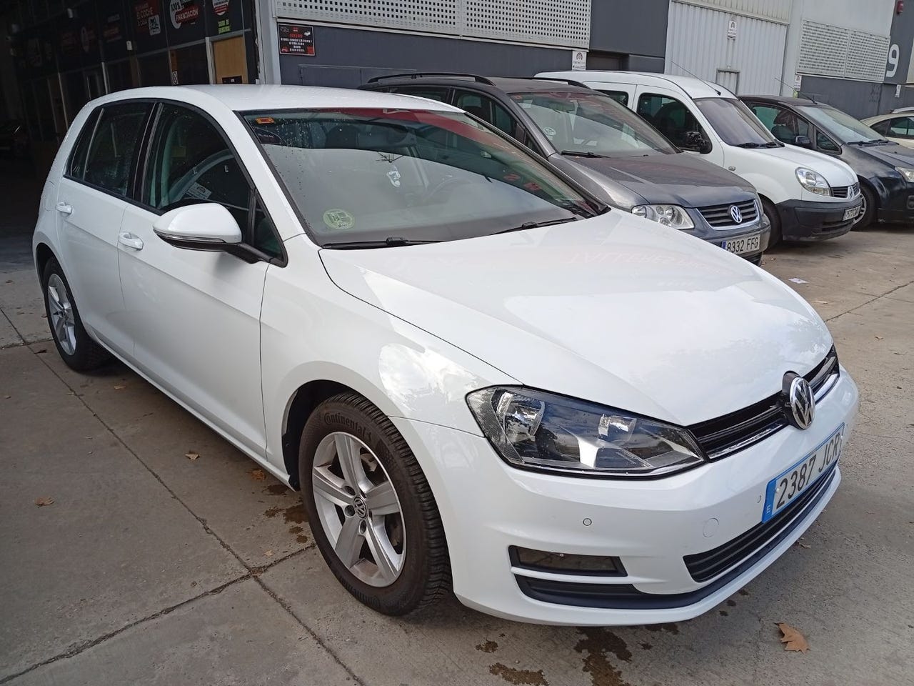 VOLKSWAGEN Golf