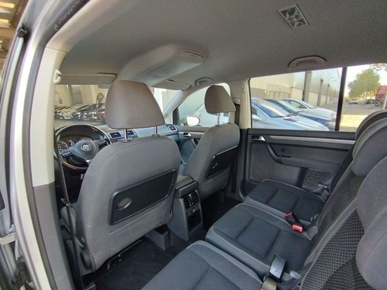 VOLKSWAGEN Touran