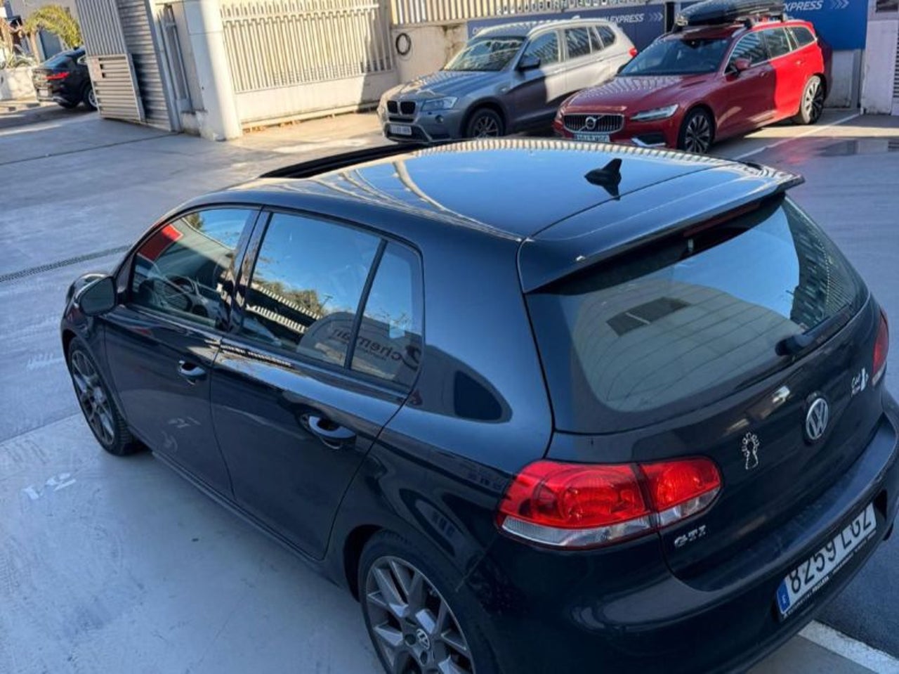 VOLKSWAGEN Golf