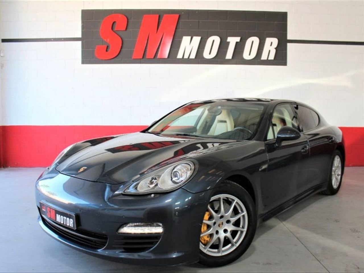 PORSCHE Panamera
