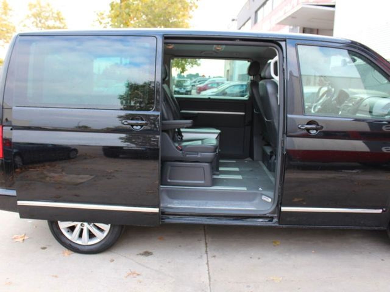 VOLKSWAGEN Multivan