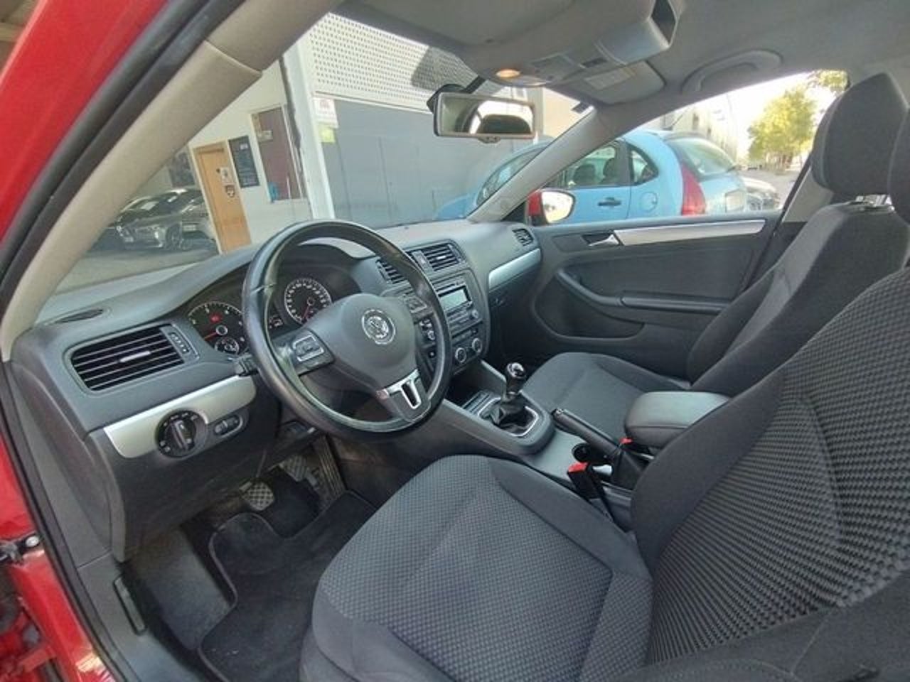 VOLKSWAGEN Jetta