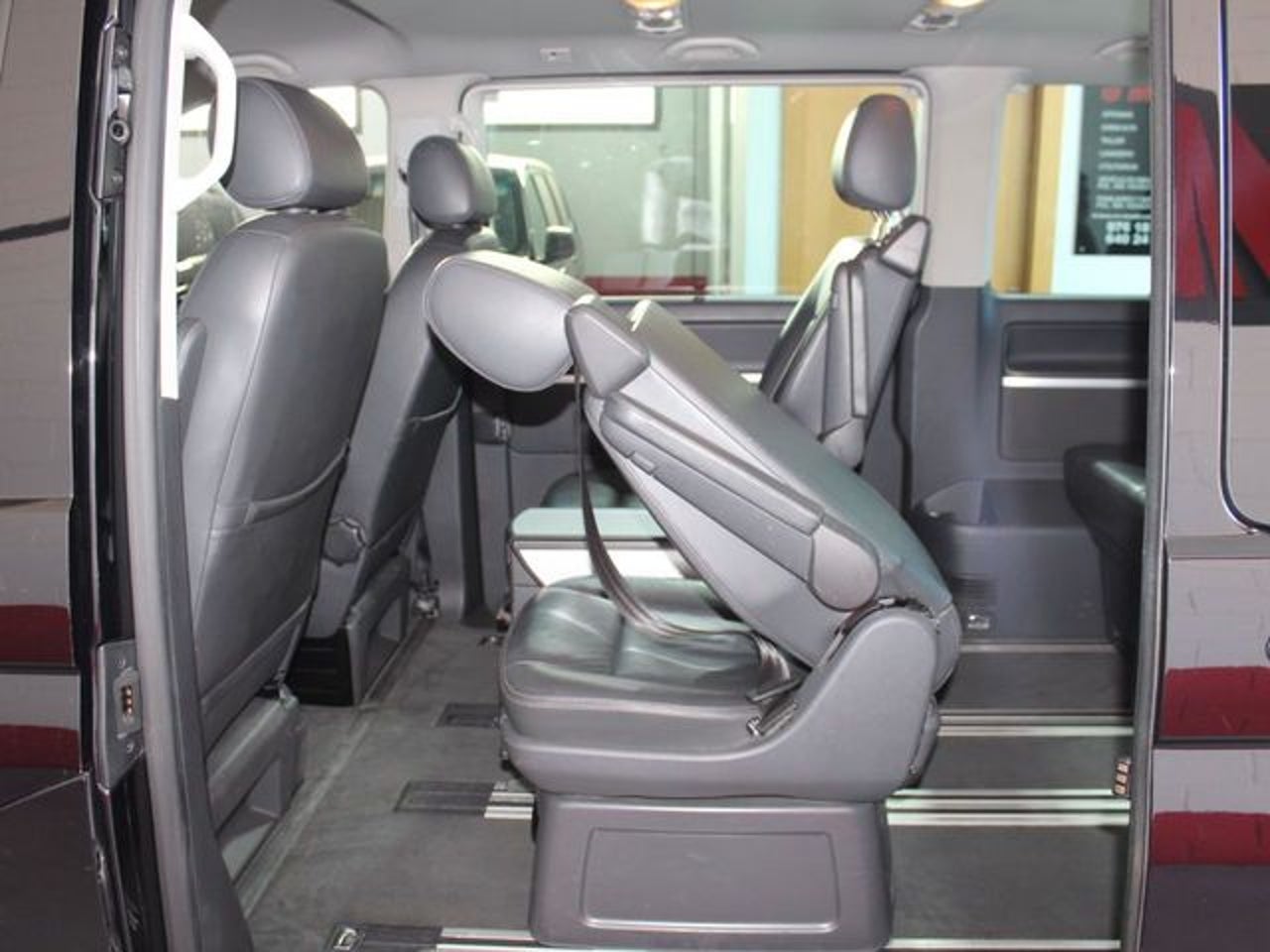 VOLKSWAGEN Multivan