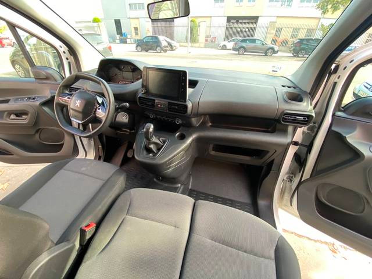 PEUGEOT Partner