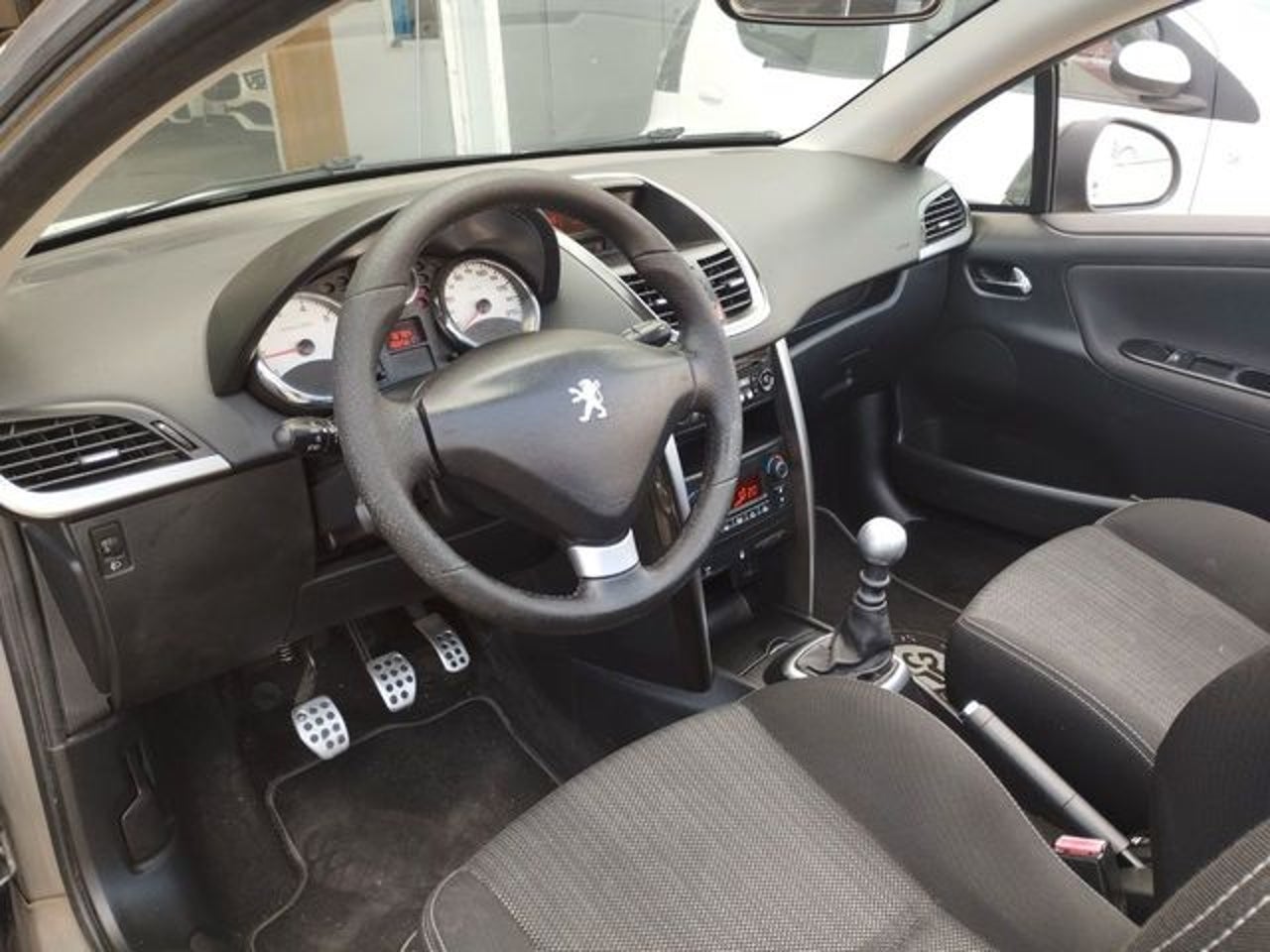 PEUGEOT 207