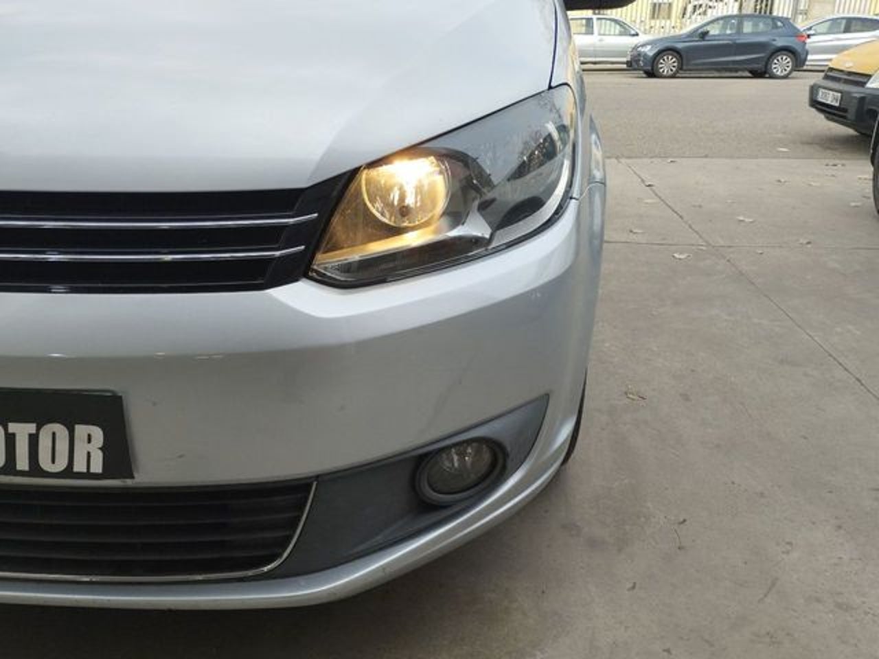 VOLKSWAGEN Touran