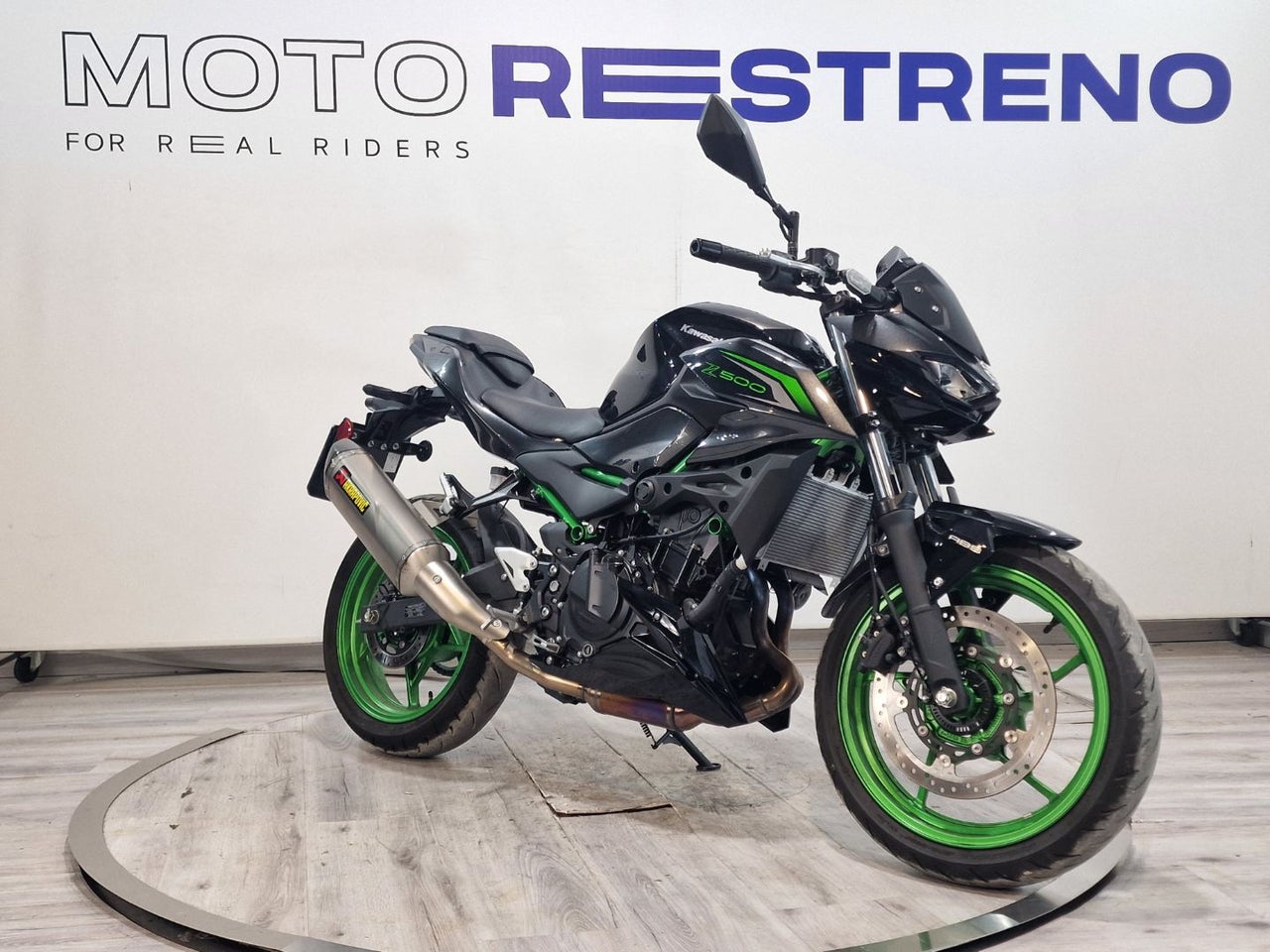 Ver moto KAWASAKI Z 500Versión 2024
