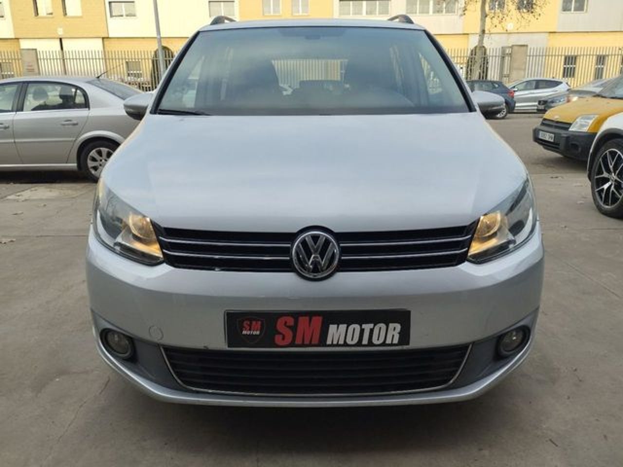 VOLKSWAGEN Touran