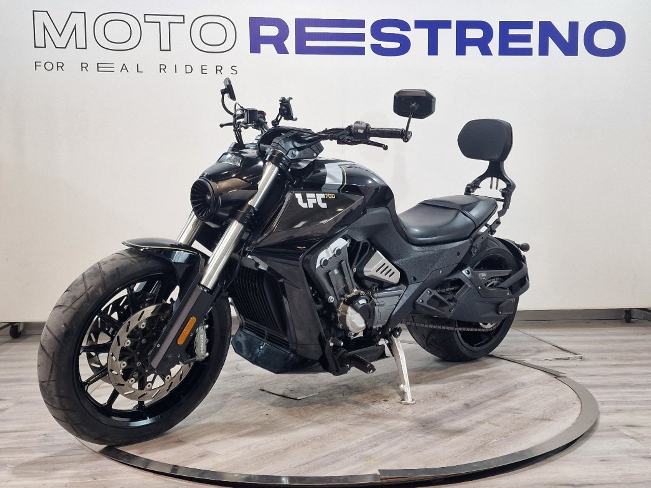 Ver moto BENDA LFC 700Versión 2024