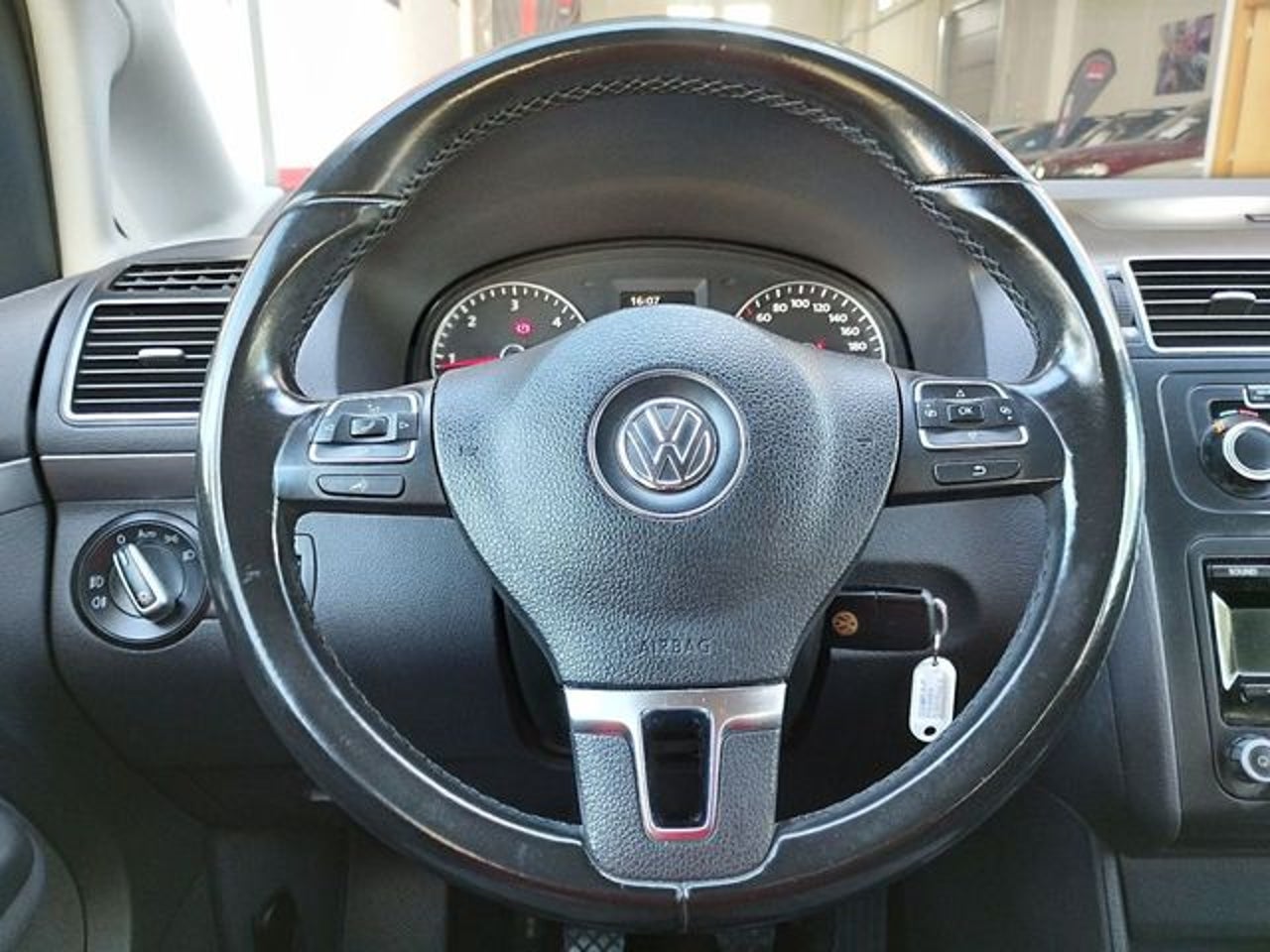 VOLKSWAGEN Touran
