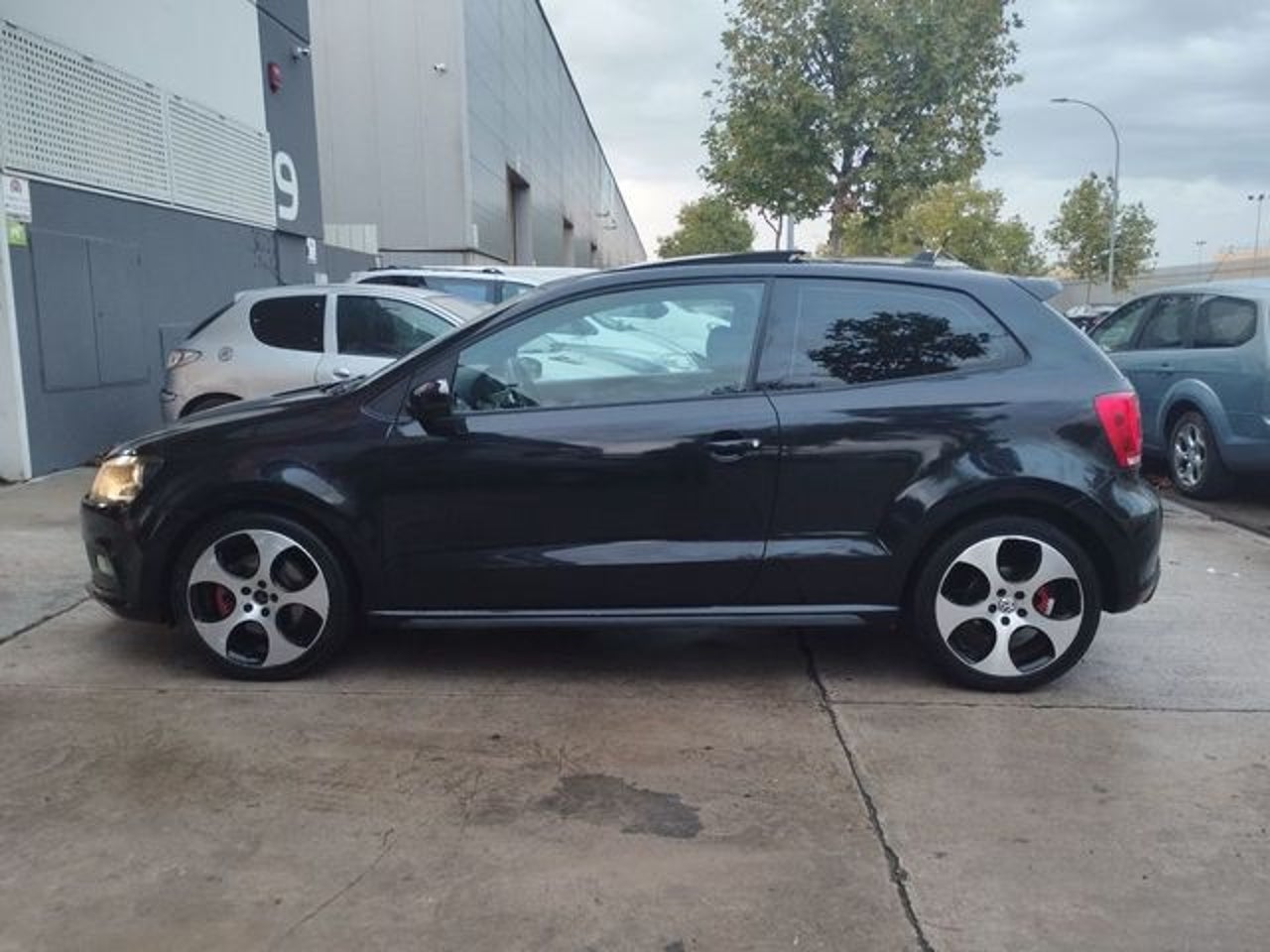 VOLKSWAGEN Polo