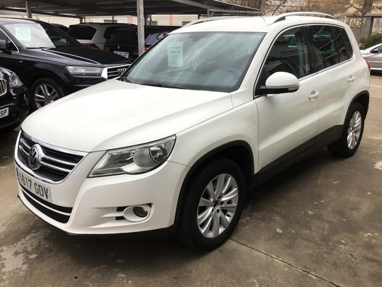 VOLKSWAGEN Tiguan
