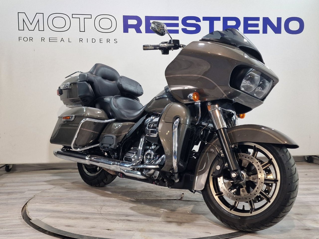 Ver moto HARLEY DAVIDSON ROAD GLIDE ULTRAVersión 2017 - 2019