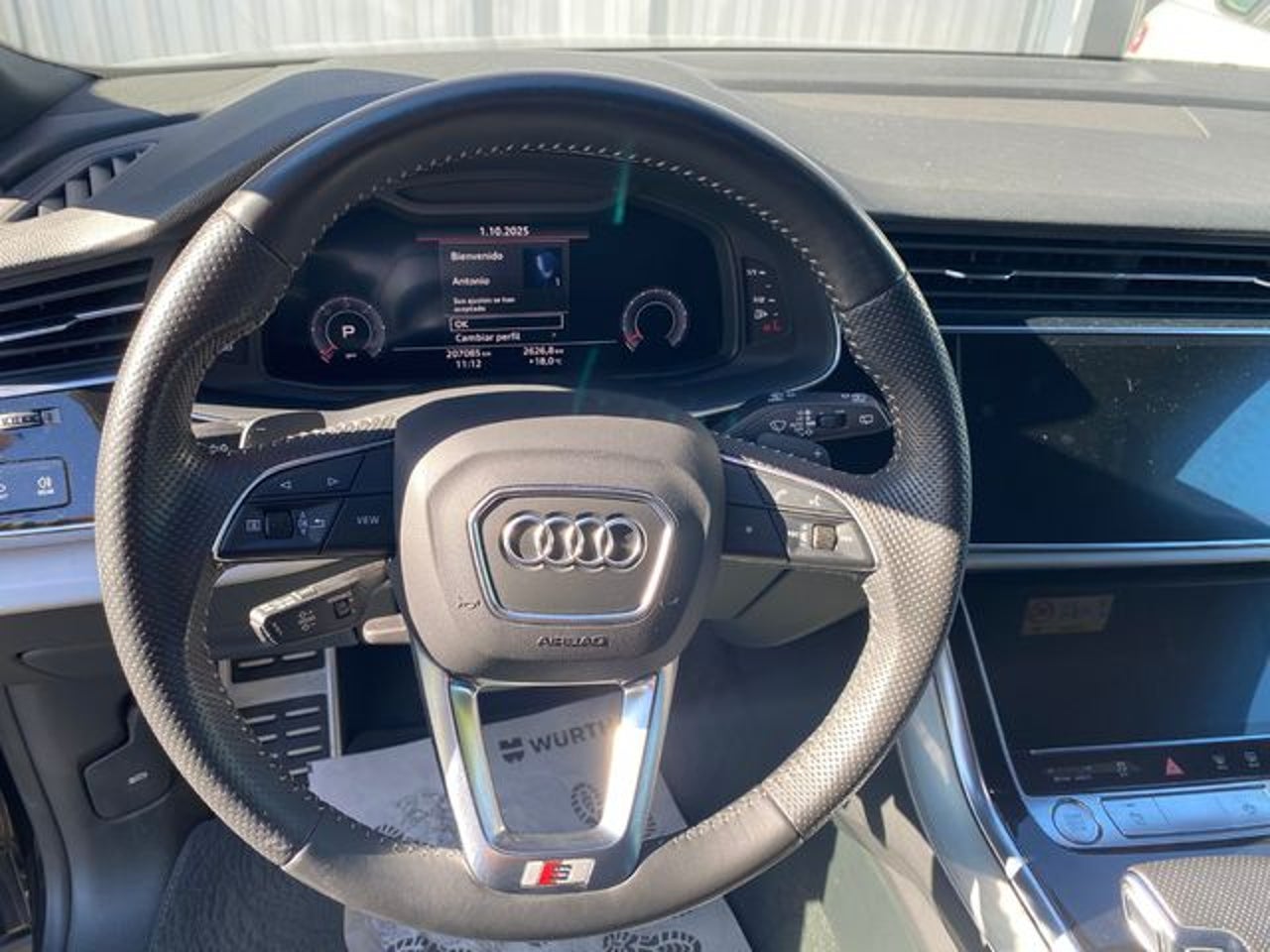 AUDI Q8