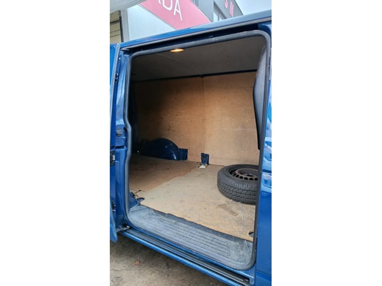 VOLKSWAGEN Transporter