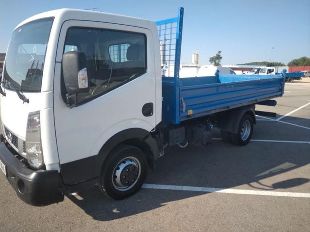 NISSAN NT400