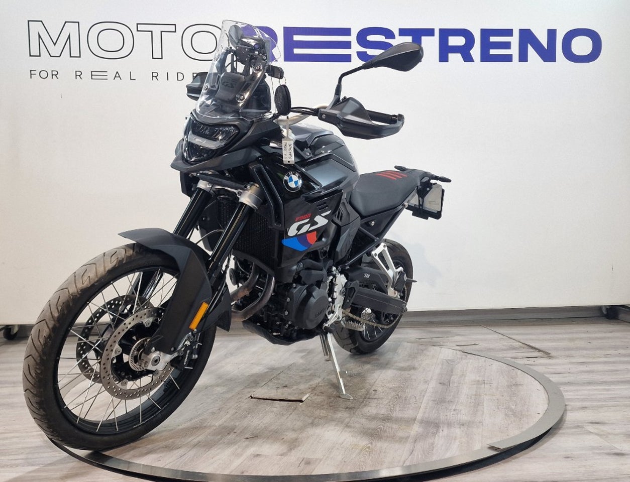Ver moto BMW F 900 GSVersión 2024