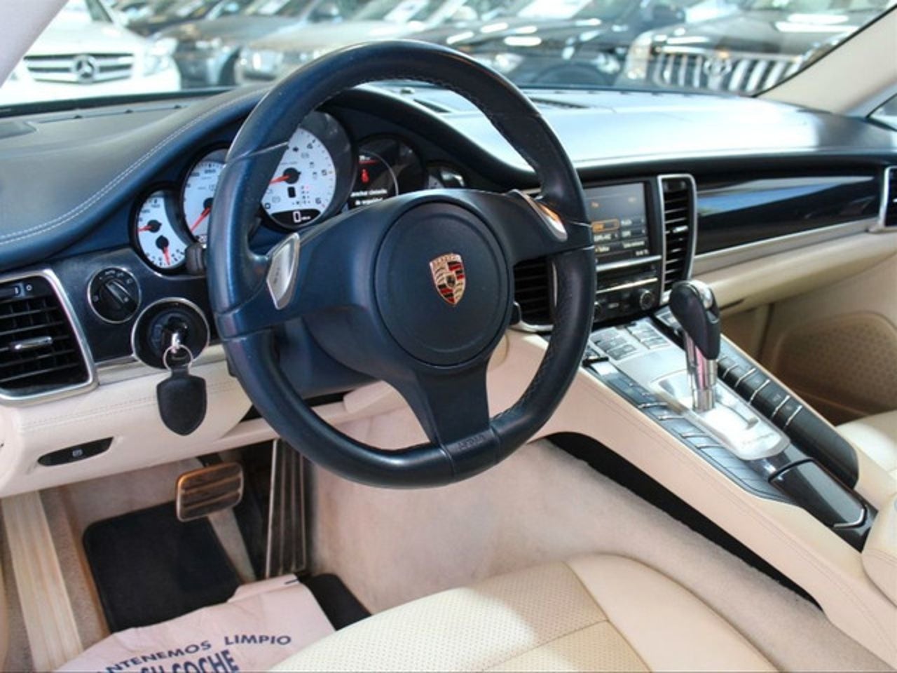 PORSCHE Panamera