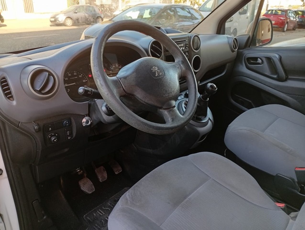 PEUGEOT Partner