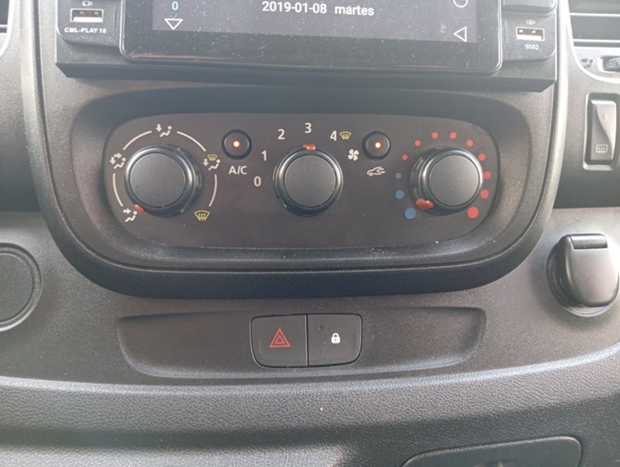 RENAULT Trafic