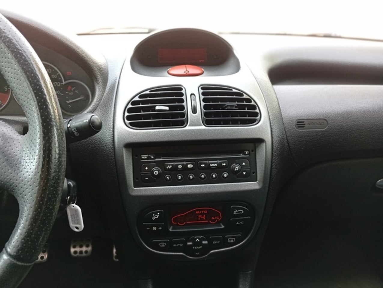PEUGEOT 206