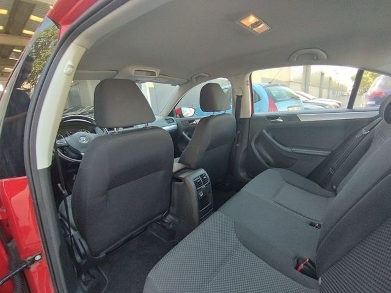 VOLKSWAGEN Jetta