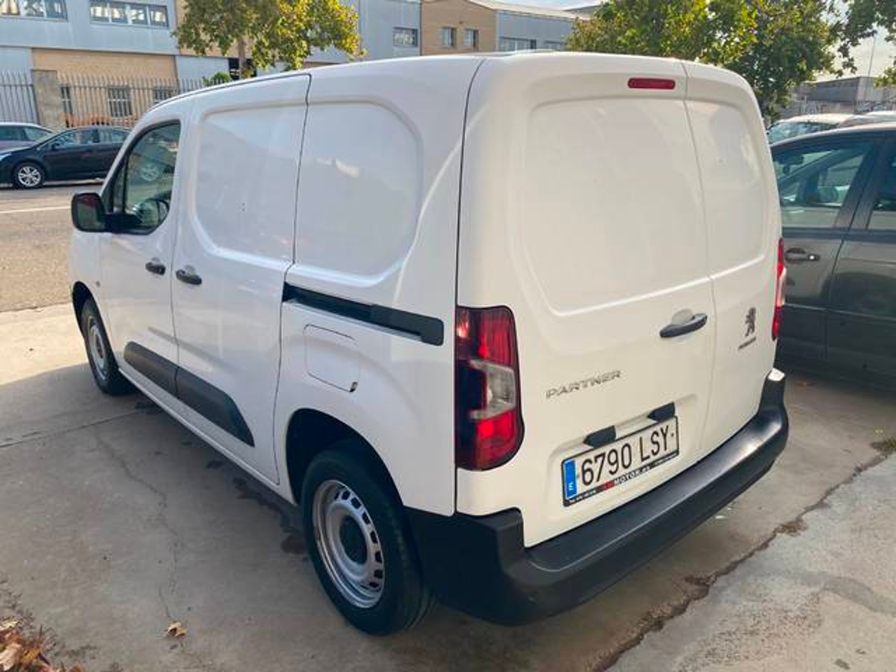 PEUGEOT Partner
