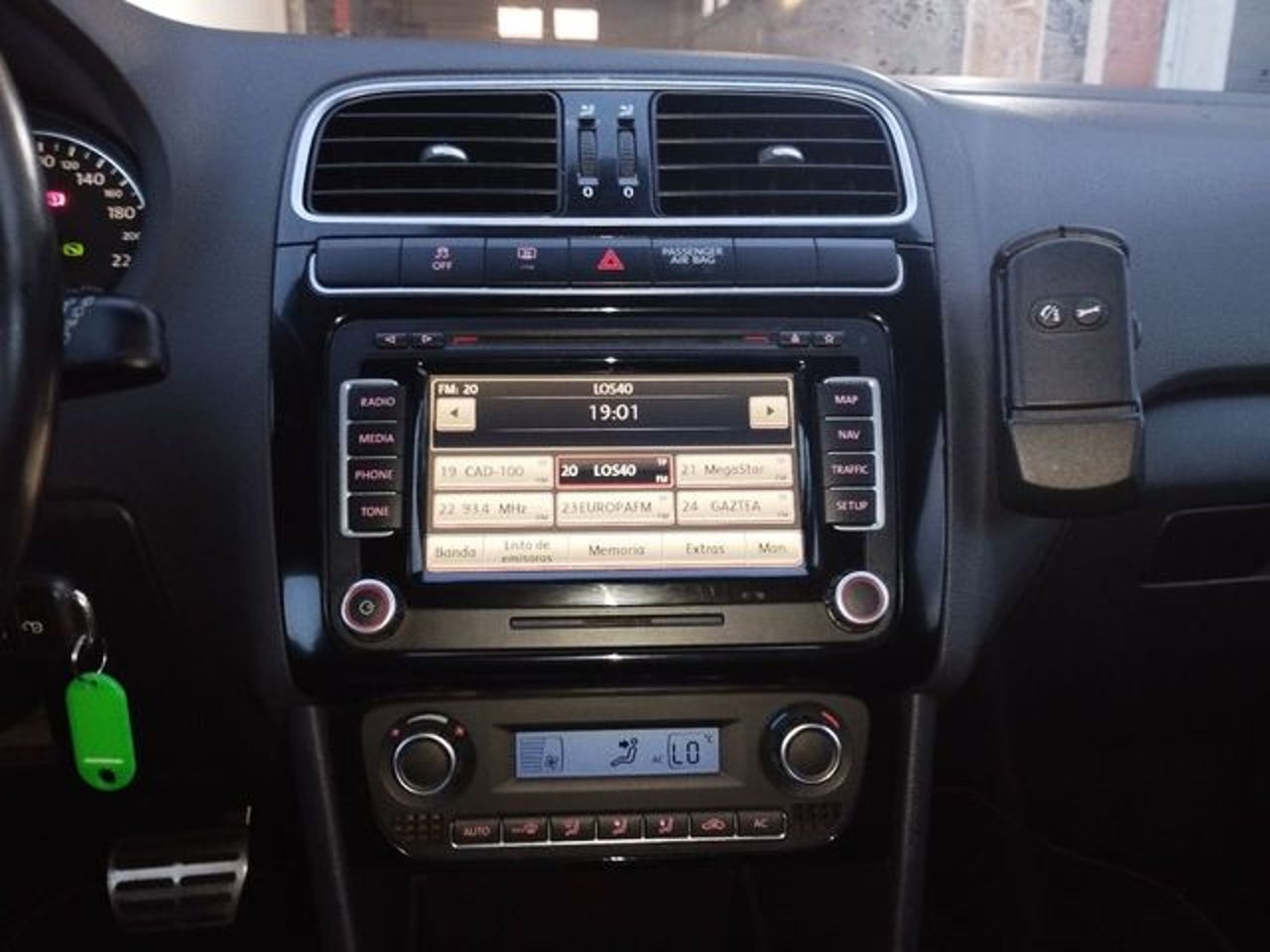 VOLKSWAGEN Polo