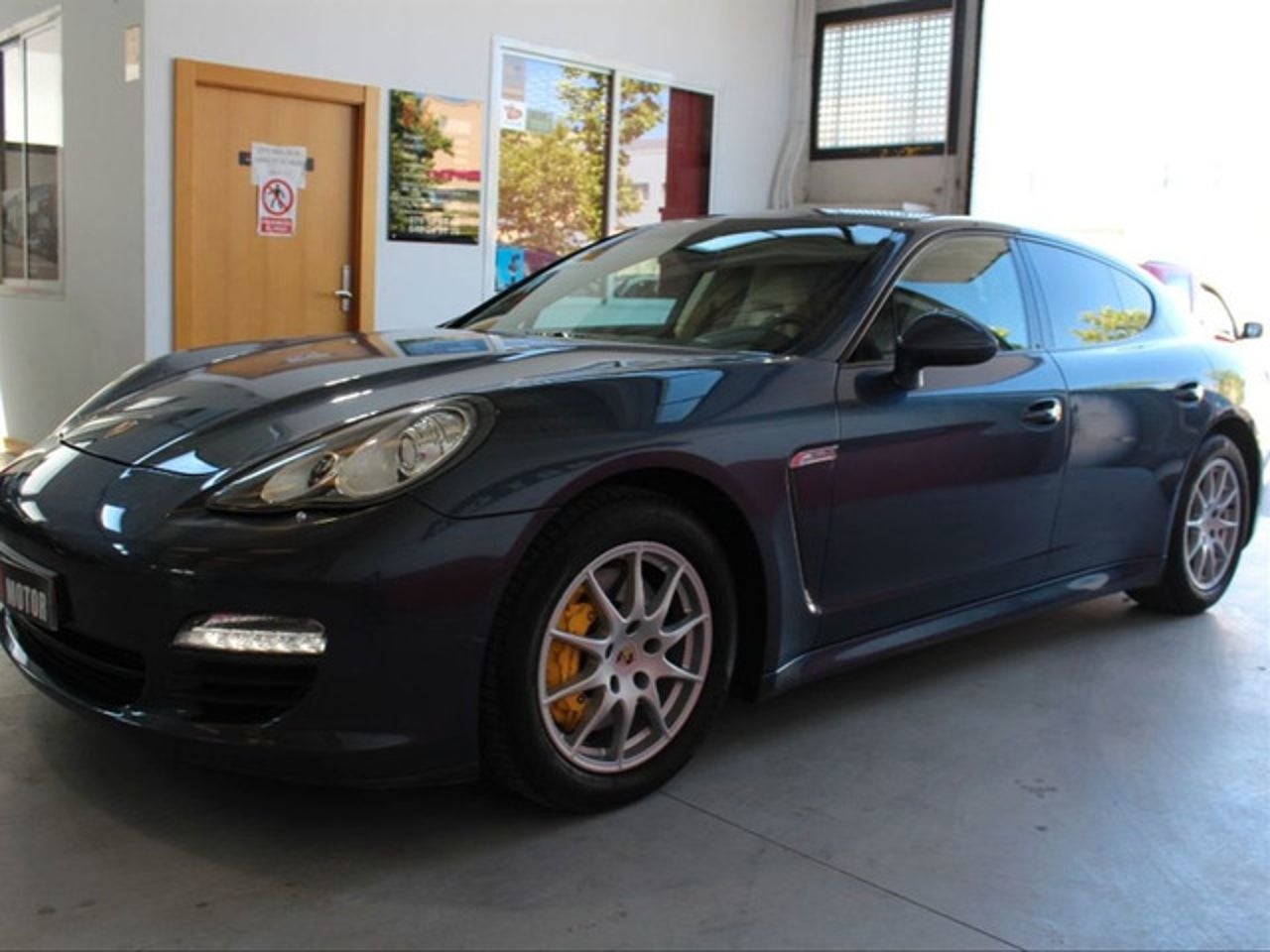 PORSCHE Panamera